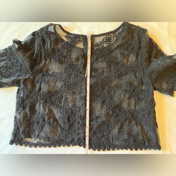 Forever 21 Black Lace Short Sleeve Crop Top Size M EUC - Picture 5 of 5